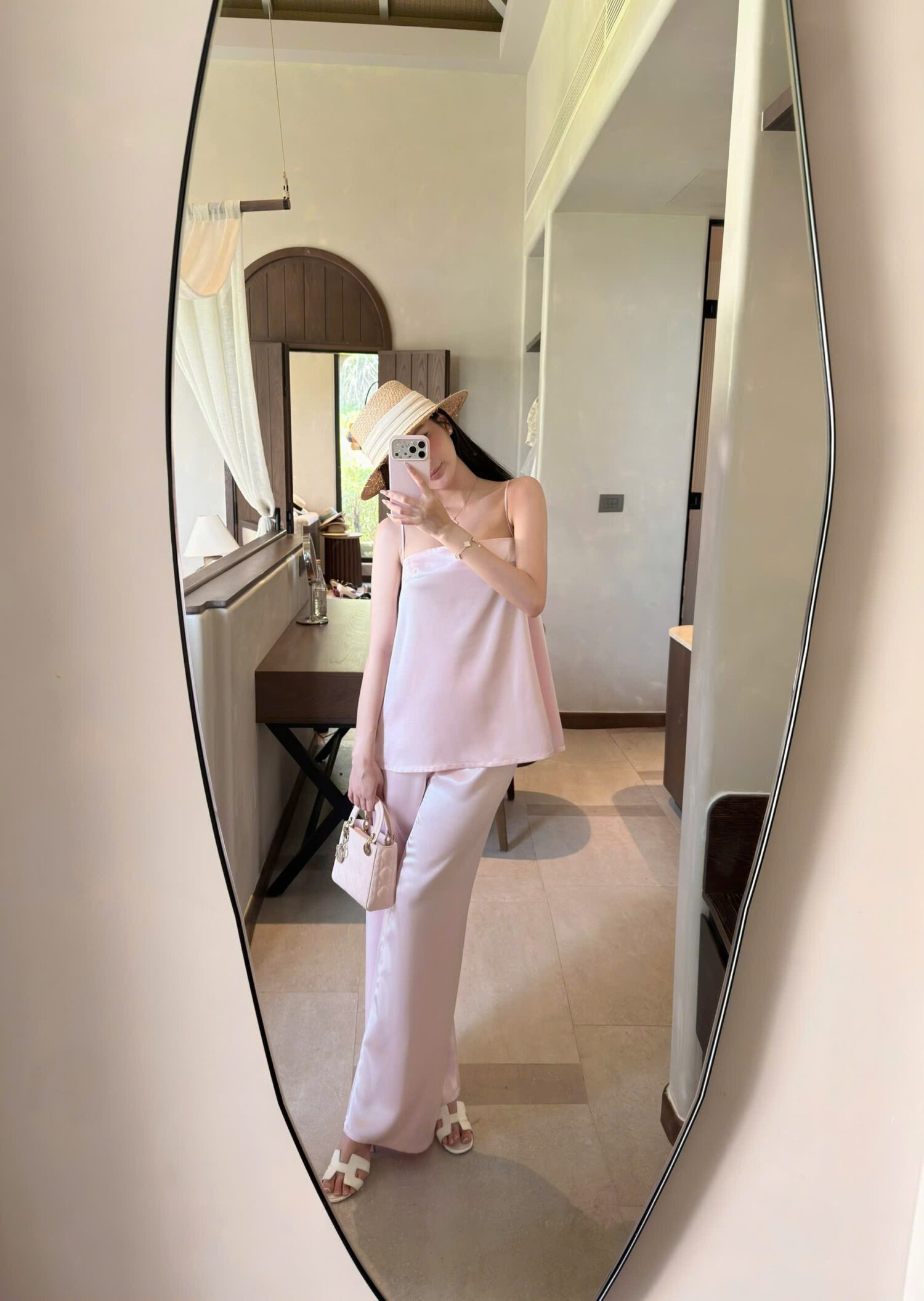 Eloise set