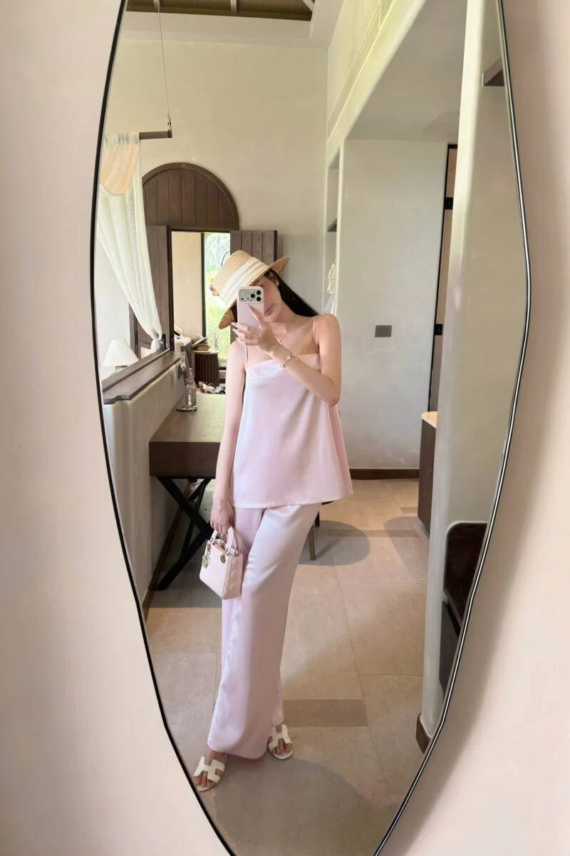 Eloise set
